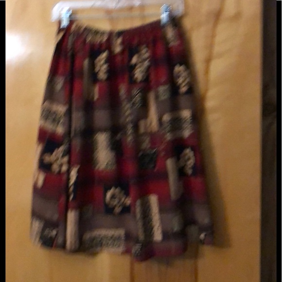 Women’s Patterned  Skirt. - Picture 2 of 2